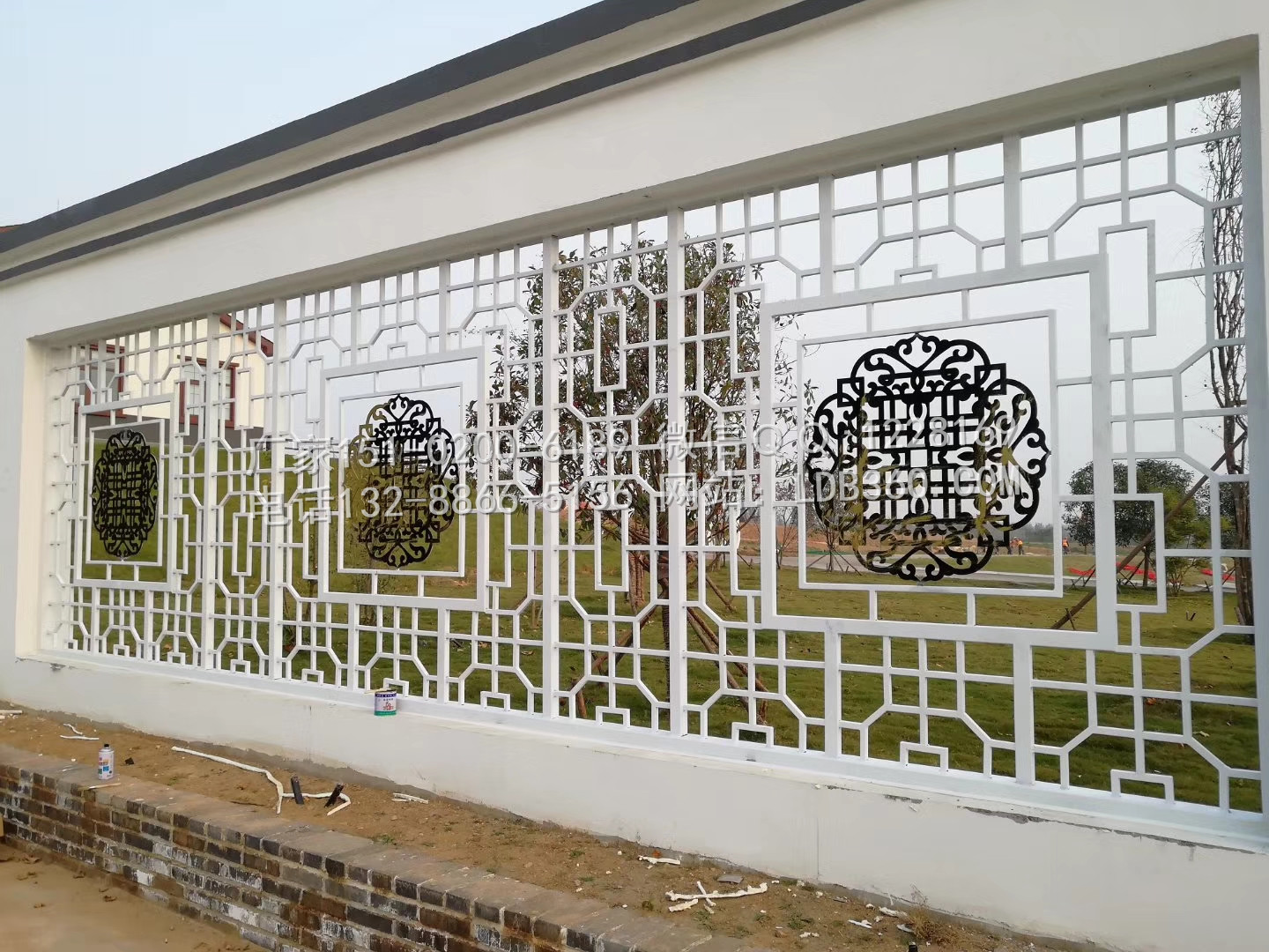 厂家定制中式铝窗花 造型铝合金花格 复古隔断屏风 仿木纹铝护栏-阿里巴巴
